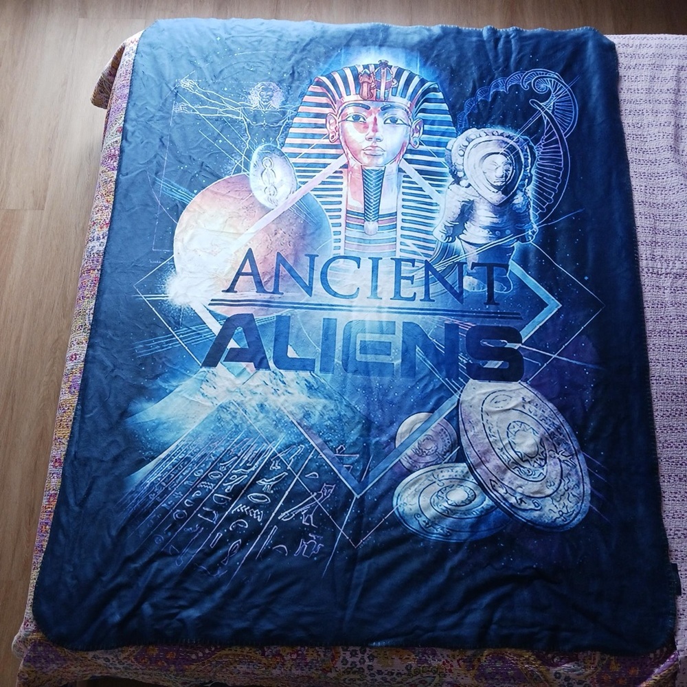 Ancient aliens Sherpa fleece blanket new without tags